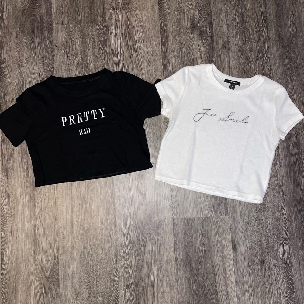 🔥 3 for $15 🔥 Set of two size small baby tee crop tops
